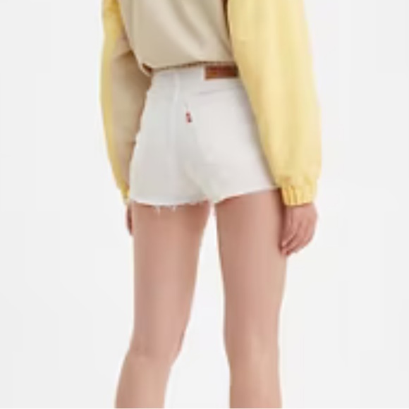 High rise white denim Levi shorts - Picture 2 of 5